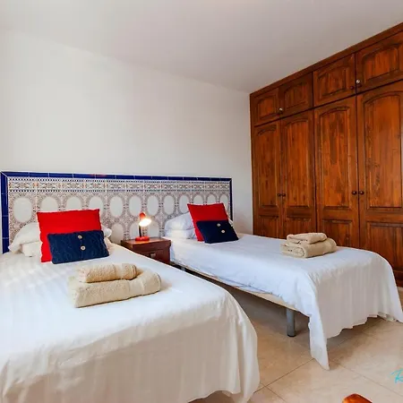 3-bed With Roof Terrace & Great Views Malvasia Villa